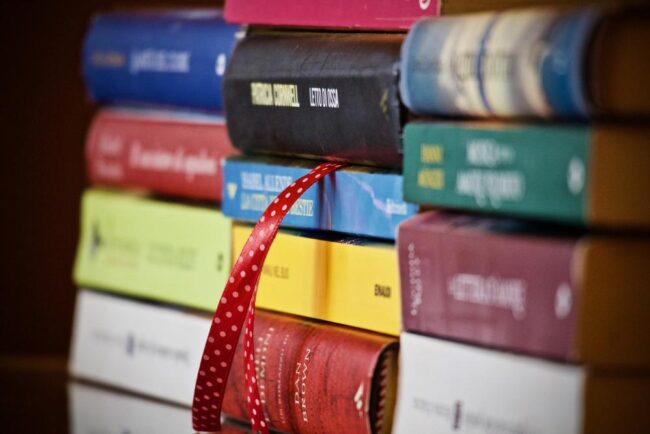 La coédition est une association de plusieurs éditeurs pour la publication d’un livre à plusieurs endroits en même temps.